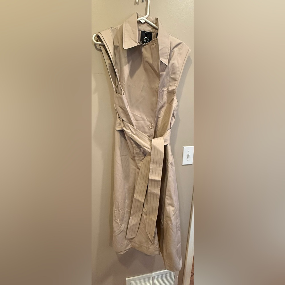 NWT GSTQ tan sleeveless trenchcoat $298 sz M